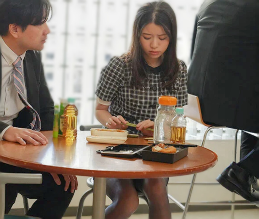 【人妻NTR】「お前の旦那のせいで…」セクハラを訴えられた上役が受付嬢を逆恨みして寝取っちゃう！浜辺栞帆
