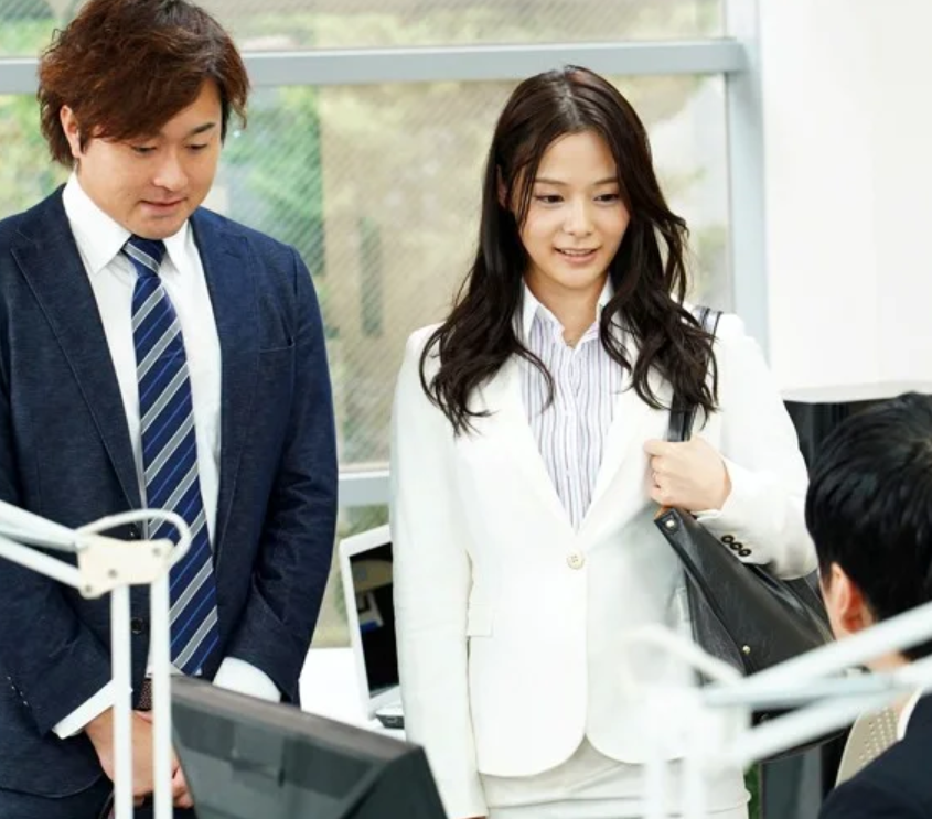 「仕事中は元気ないクセにチ●ポはいつもお盛んね！」と部下を激励するエロ美乳な美人女性社員のNTR行為！