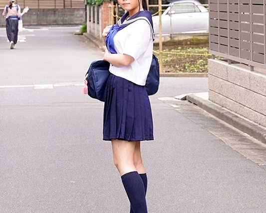 【生涯痴漢女子校生】”あの人…また後をつけてきてる…”家を出ると常に粘着質男に追われる日々…ついには身体を犯し始め…