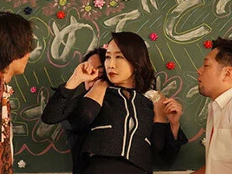 【女教師レイプ】「色々世話してくれたな、先生…」スレンダーエロ美乳な五十路のおばさん教員が不良男に犯されちゃう！