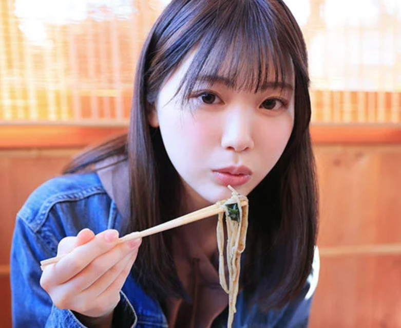 【貧乳な美少女】「すごい！まるで自分がデートしてるみたいだ」「正に理想の彼女像！」と人気の美少女と行くスケベデート