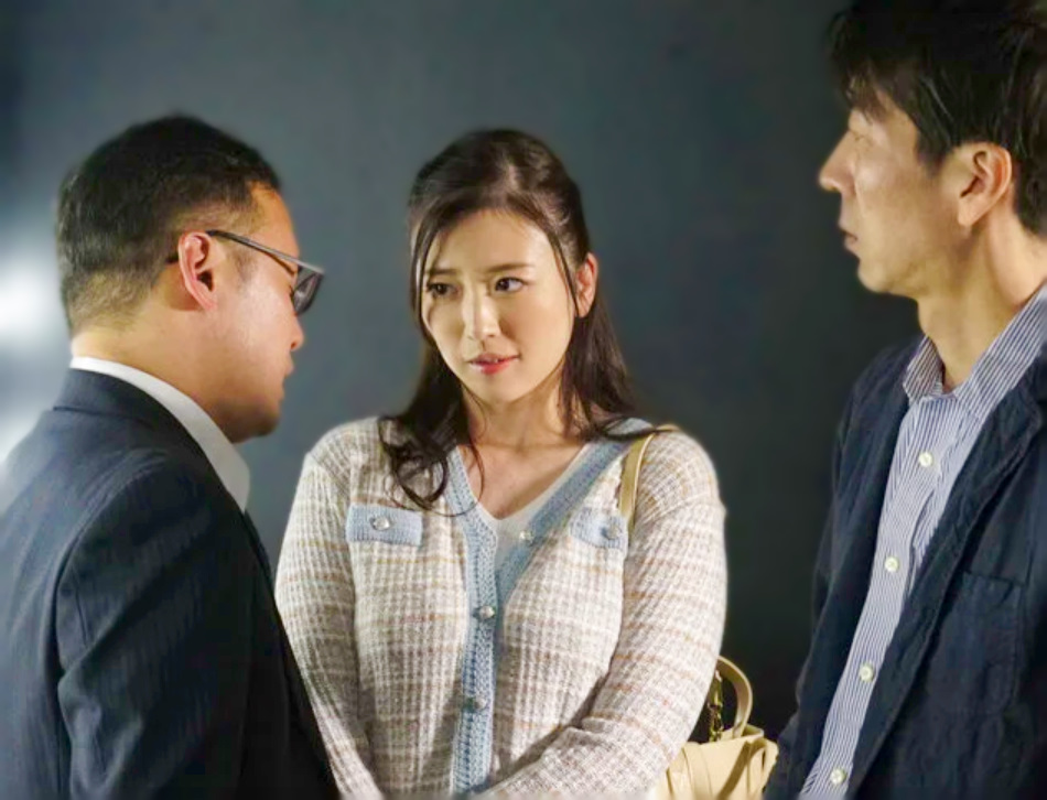 【おばさん熟女】「頼む！今日だけヌードモデルやってくれ！」旦那に頼まれ裸の写真を撮るエロデカ尻な人妻主婦ですが…