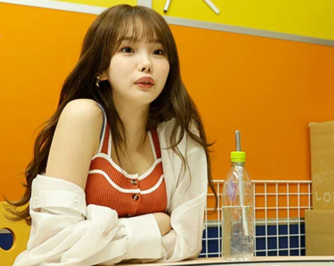 【貧乳ギャルレイプ】「え、ちょっと…聞いてない…！！」貧乳で有名な美人女性が覆面男に突然集団輪姦されちゃう！