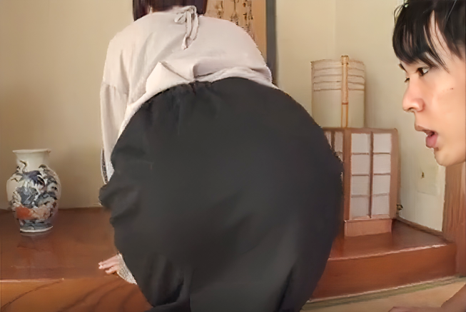 【巨尻の義母】”あぁぁ…義母さん…エロくて興奮するよ…”父の再婚相手の熟女を母親ではなく女として見た変態息子が犯す！