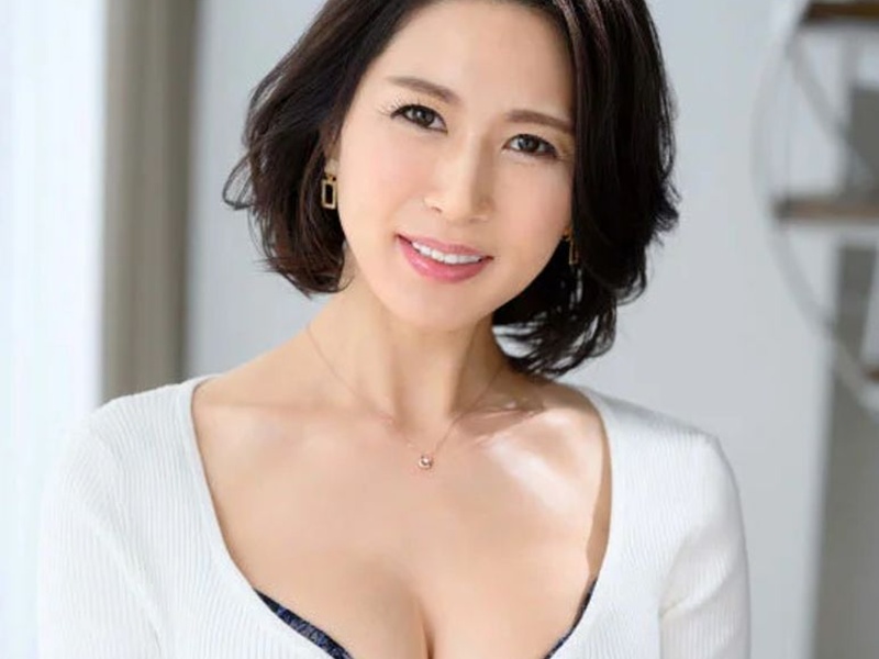 【元社長の側近】”私の元上司…すごく絶倫だったの…”某社長の夜の片腕だったという美魔女があの頃のセックスがしたくて…