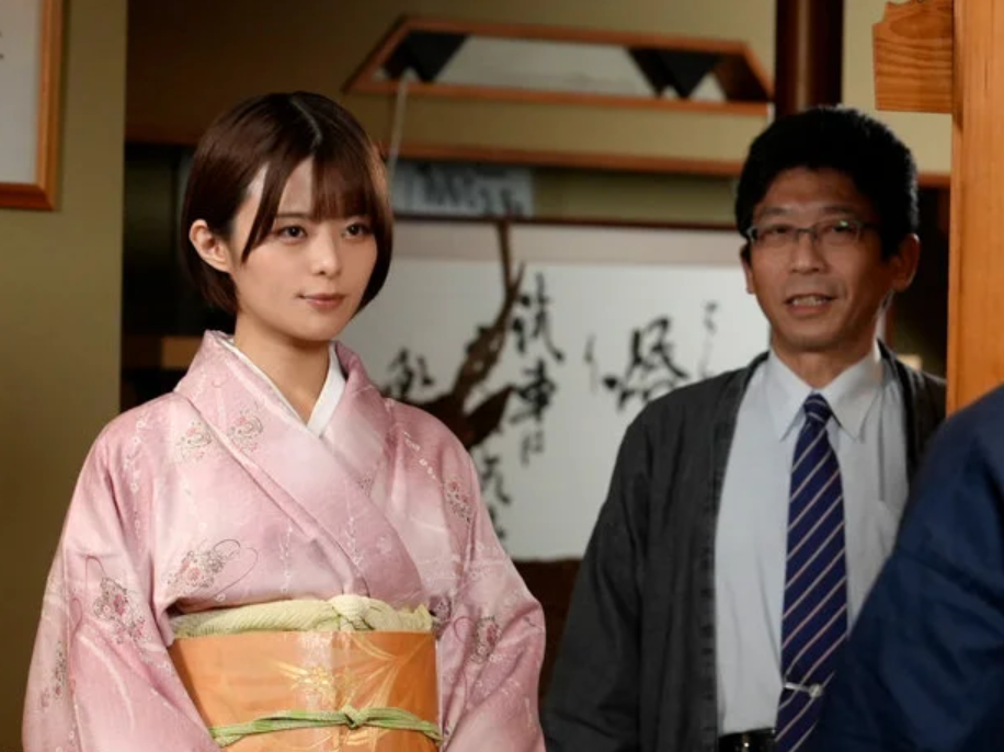 【不貞美人奥さん】”彼女...こんなに美しくなってる…”偶然の再開をした幼なじみの美女に気持ちが止まらず身体を重ねて...