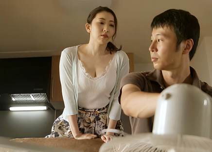 【ご近所の主婦】”身体がね…すごく暑いの…♡”汗だくなエロ巨乳奥さんを心配して故障した扇風機を治そうとしたら欲情し