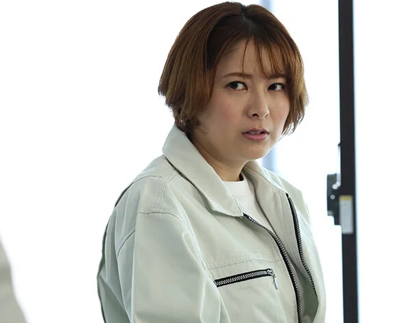 【ながえスタイル】”あんたらを手伝ってやってるんだからいいだろ？！”人手不足で雇った大人しそうな甥が豹変し叔母を犯す