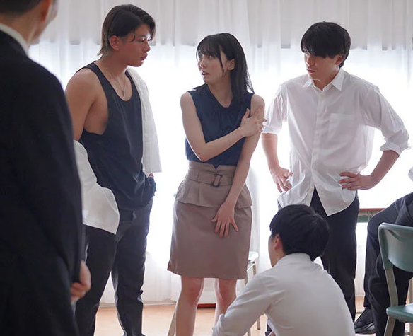 【授業参観の母】”私が…代わりに罰を受けます…”理事長のクソガキにいじめのターゲットにされて羞恥の落書きレイプ！
