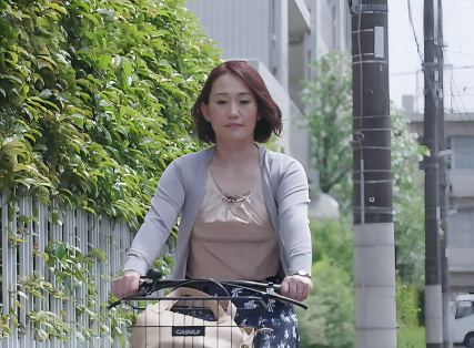 【パート主婦】”日常に刺激がほしいの…♡”リフレッシュの為に始めたレストラン仕事で後輩の若いバイト男と不倫セックス！