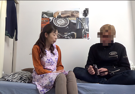 【52歳熟女】”俺オバサンとヤりたくてハンディカム買ったんです！”優しいおばさんがエロいことまでなんでもやってくれた
