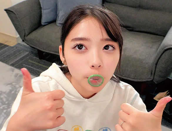 【若妻ナンパ】”夫とするときは着けないから…思ってたよりムズい…”めちゃカワ美少女人妻にノーハンド装着してもらったら