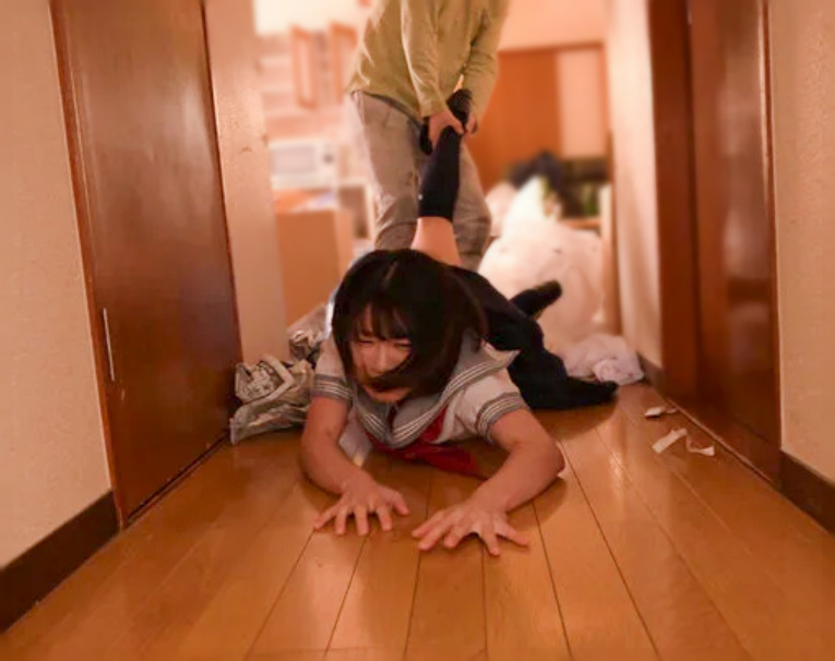【JKレイプ】”いやぁ！離してっ…誰か助けてぇ…”隣のおじさんにごみ屋敷に引きずり込まれ屈辱の中出し孕ませレイプ...