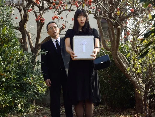 【飼育未亡人35歳】”キミは外に出てはいけない！私が調教してやろう…”夫を亡くし傷心の息子嫁のあらぬ噂を聞き義父が暴走