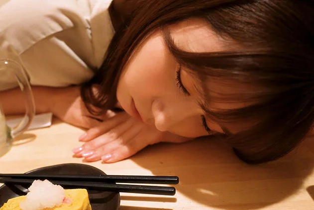 【女友達】”こんなに可愛い寝顔するんだな…”昔からの気軽に話せる仲の良い女性が周りから期待され過ぎて突かれたようで…