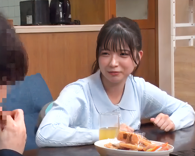 【NTRカノジョ】”待ってっ…カレが近くにいるのにっ...！”美乳JDが彼氏の弟に勉強を教えてたらこたつの中で弄られて…