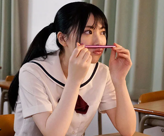 【美人JK】”授業つまんないなぁ～エッチなことしちゃおうかな…♡”細身のエロ体型な制服美少女が教室で男をチンしゃぶ！