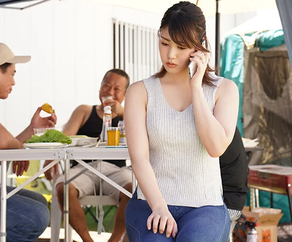 【NTR主婦】”なんか...近所のオジサン達しかいないんだけど...”エロ巨乳な熟女奥さんが罠にハメられ強引にレイプされ…